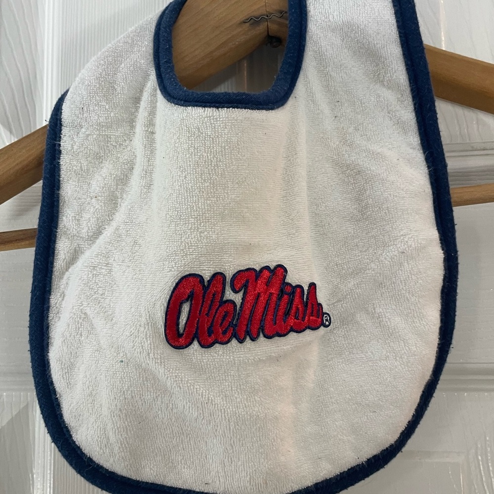 Ole Miss Bib‎